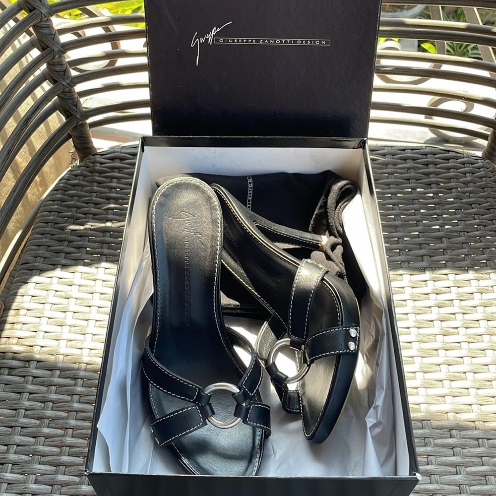 Giuseppe zanotti leather criss cross slide